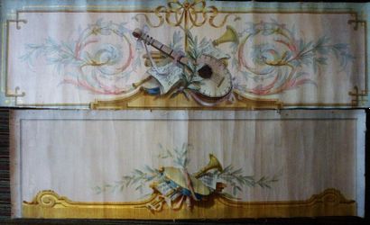 2 toiles décoratives à motifs de trophées...