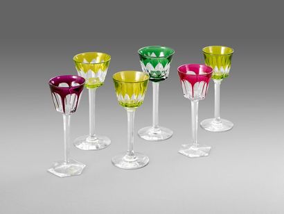 Baccarat.
Six verres à vin blanc en cristal...