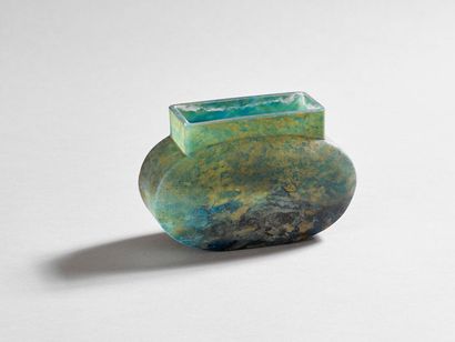 DAUM Nancy.
Vase de forme arrondie en verre...