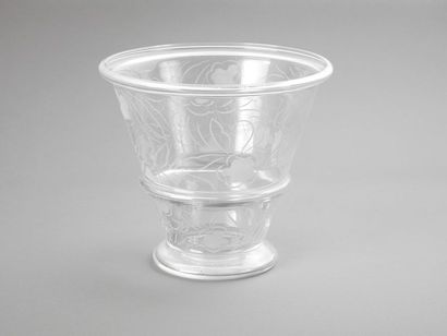 BACCARAT.
Vase de forme évasé en cristal...