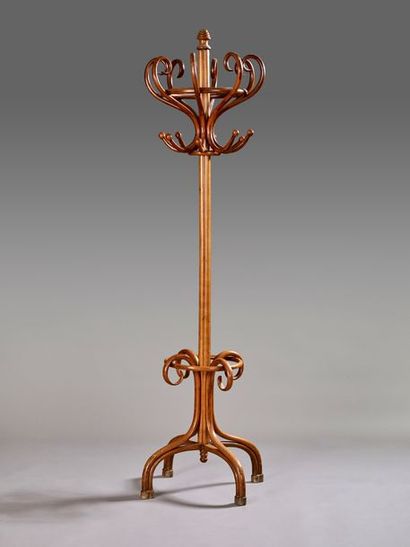 THONET.
Porte manteau en bois teinté et courbé...