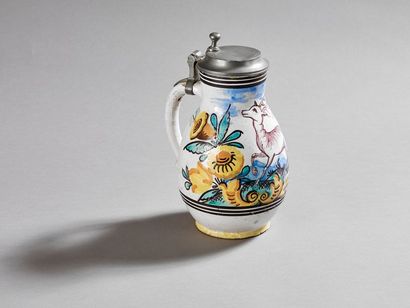 AUTRICHE.
Pichet en faïence polychrome à...