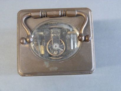 Petite pendulette d'officier en bronze et...