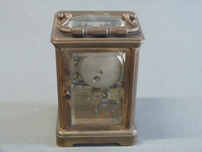 Petite pendulette d'officier en bronze et...