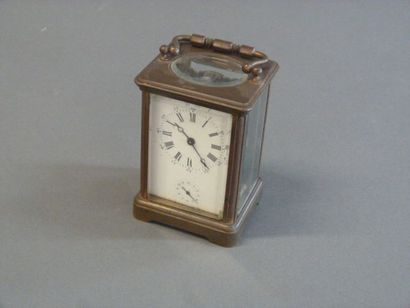 Petite pendulette d'officier en bronze et...