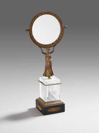 Miroir de dame de forme circularie en bronze...