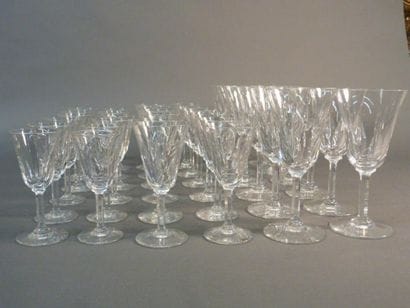 SAIN-LOUIS.
Service à boisson en cristal...