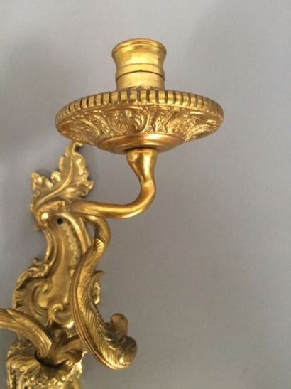 Paire d'appliques en bronze doré et ciselé...