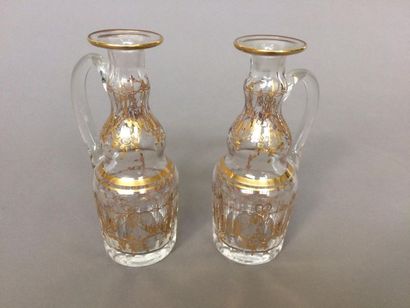 Paire de carafes (pour huilier-vinaigrier)...