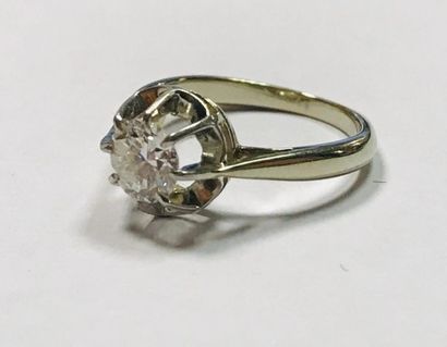 Bague en or blanc 18 cts et platine ornée...