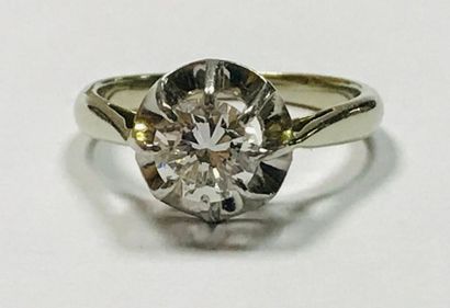 Bague en or blanc 18 cts et platine ornée...