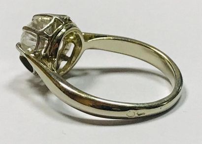 Bague en or blanc 18 cts et platine ornée...