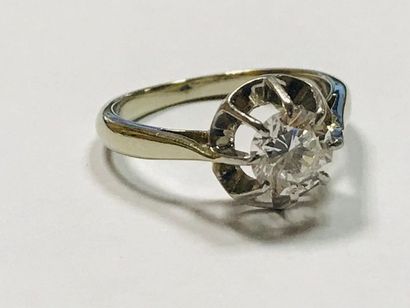 Bague en or blanc 18 cts et platine ornée...