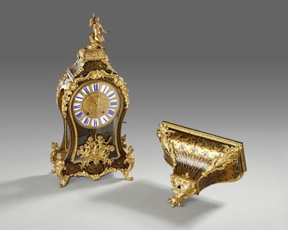 Grand cartel et son cul de lampe de forme...