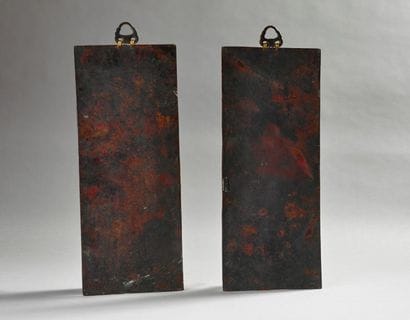 Paire de plaques en bronze doré et émaux...