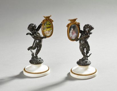Paire de sujets en bronze porte-photos,à...