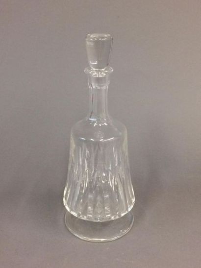 Sèvres.
Carafe en cristal de forme tronconique...