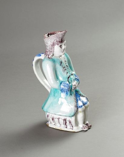 NORD.
Pichet dit Jacquot en faience manganèse,...