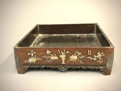 CHINE ?
Vide poche en bois exotique à décor...