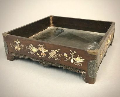 CHINE ?
Vide poche en bois exotique à décor...