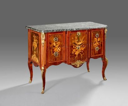 Commode en placage d'amarante, bois de rose...