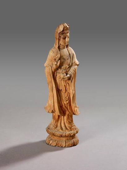 CHINE ?
Guan Yin en bois sculpté.
Travail...