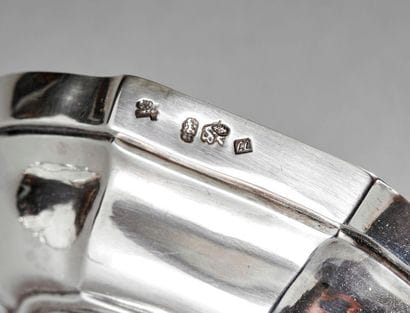 Paire de flambeaux en argent à côtes torses,...