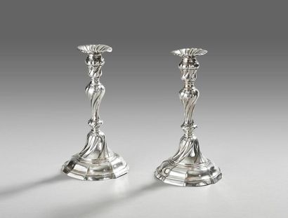 Paire de flambeaux en argent à côtes torses,...