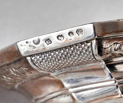 Paire de flambeaux en argent à côtes torses.
...