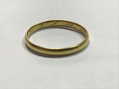 Alliance en or jaune 750/°°
Poinçon tête...