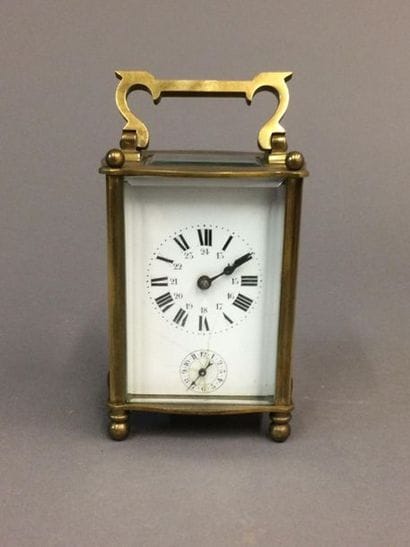 Pendulette d'officier en bronze et laiton.
Le...