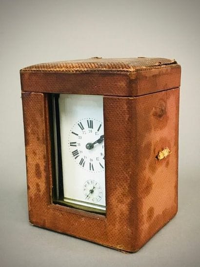 Pendulette d'officier en bronze et laiton.
Le...