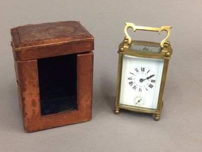 Pendulette d'officier en bronze et laiton.
Le...