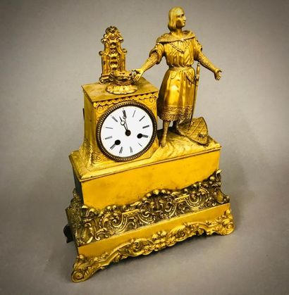 Pendule de forme borne en bronze doré et...
