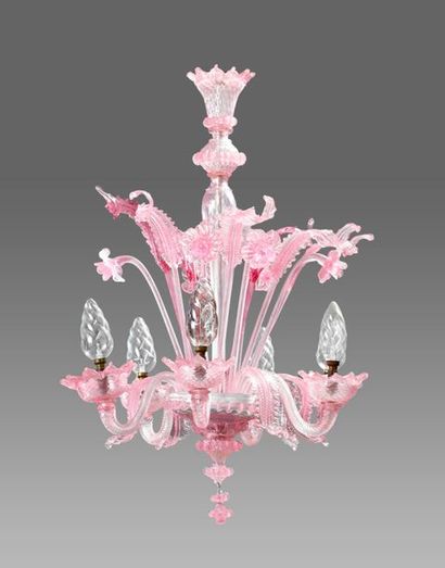 MURANO, Venise.
Lustre en verre soufflé rose...