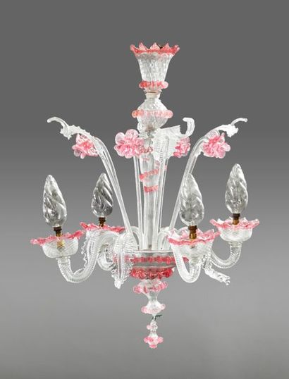 MURANO, Venise.
Lustre en verre soufflé rose...