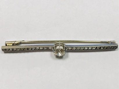 Broche en platine et argent ornée en son...