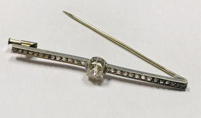 Broche en platine et argent ornée en son...
