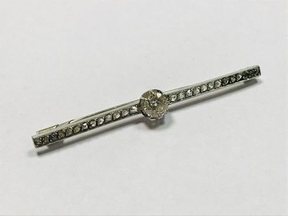 Broche en platine et argent ornée en son...