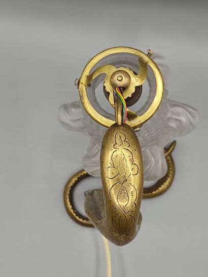 Edgar BRANDT (1880-1960), dans le goût de.

Lampe...