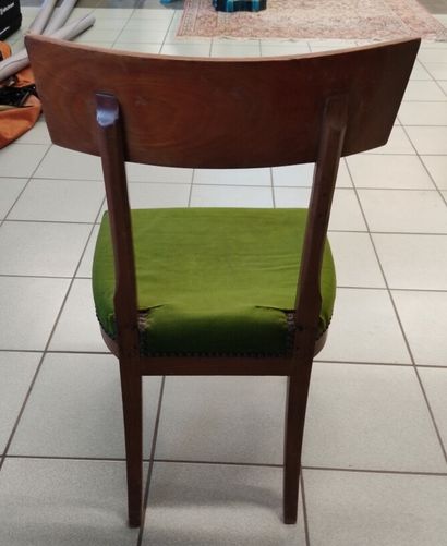 Chaise en acajou à dossier bandeau

Pieds...
