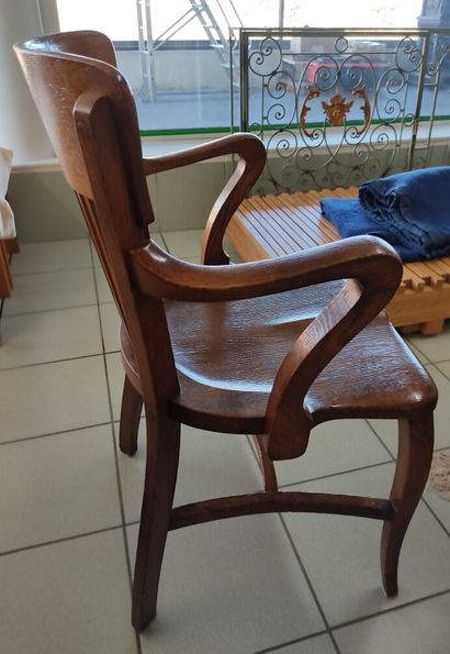 Fauteuil de bureau en bois naturel. 

Crosses...