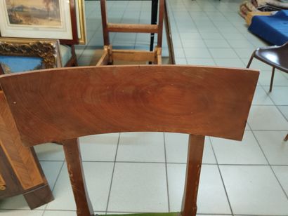 Chaise en acajou à dossier bandeau

Pieds...