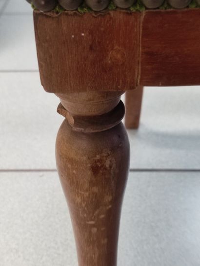 Chaise en acajou à dossier bandeau

Pieds...