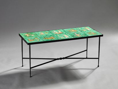 Table de salon de forme rectangulaire. 

Le...