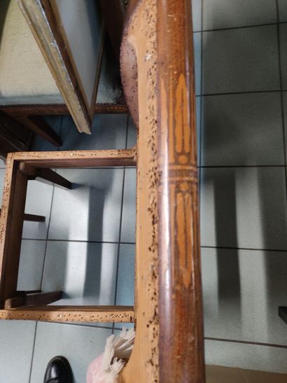Paire de chaises en placage d'acajou à décor...