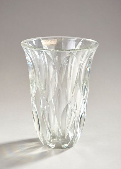 SAINT- LOUIS.

Vase en cristal taillé.

Signé.



28...