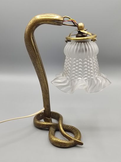 Edgar BRANDT (1880-1960), dans le goût de.

Lampe...