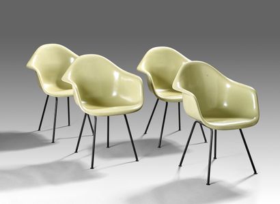 Charle (1907-1978) et Ray (1913-1988) EAMES,

Distribution...