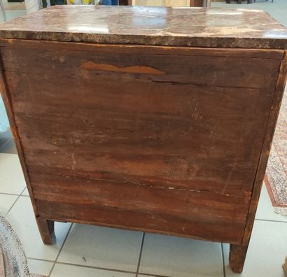 Commode d'entre-deux à façade cintrée en...
